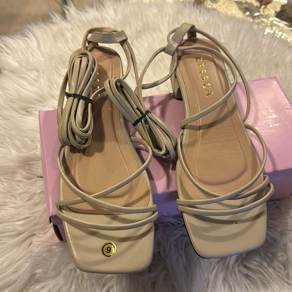 LACE UP SANDAL SIZE 9 NEW NEVER WORN - Picture 3 of 4